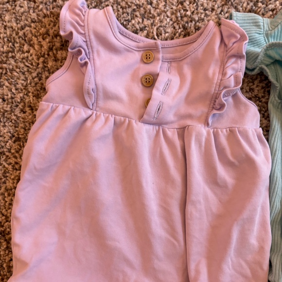 Onesies - Picture 2 of 4